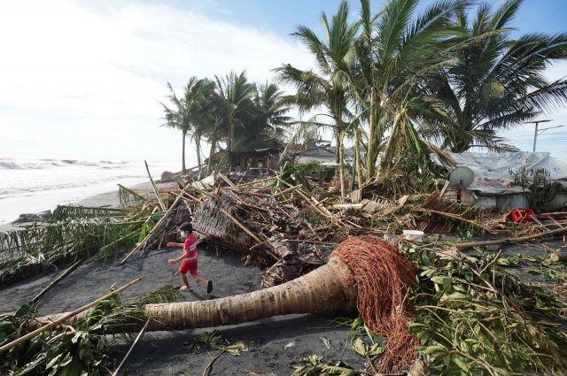 На Филиппинах значительно возросло число жертв тайфуна «Рай»