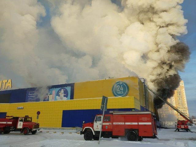 В Томске в гипермаркете завершено тушение пожара