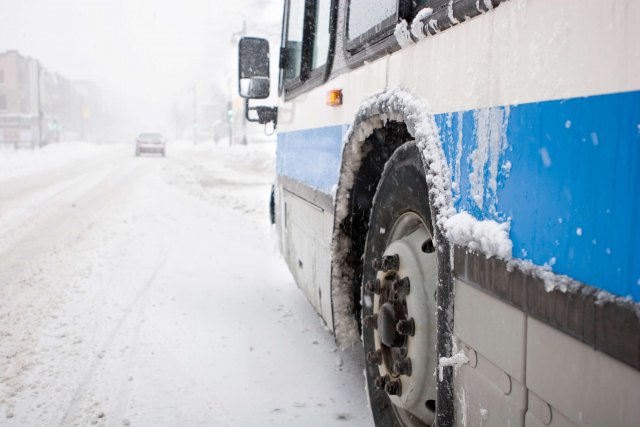 Сотрудники Следственного комитета проводят проверку по факту высадки ребёнка на мороз из автобуса