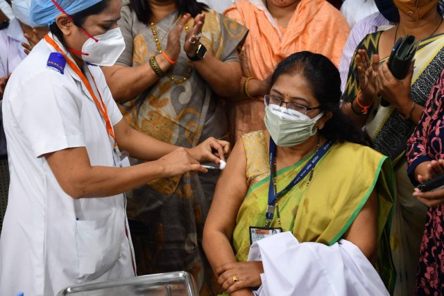 Программа вакцинации подростков от COVID-19 старше 15 лет стартует в Индии