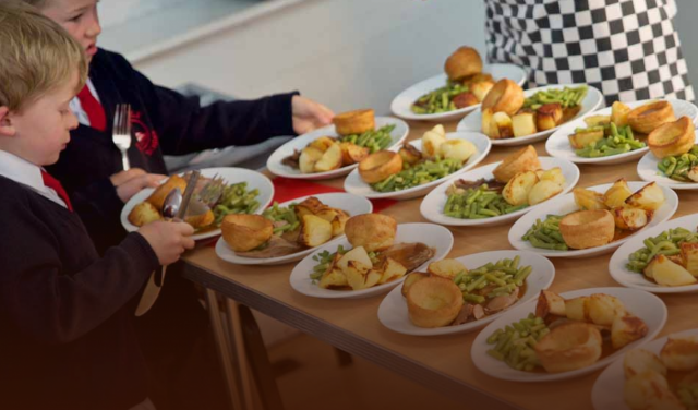 Голикова напомнила о новых правилах организации питания для школьников