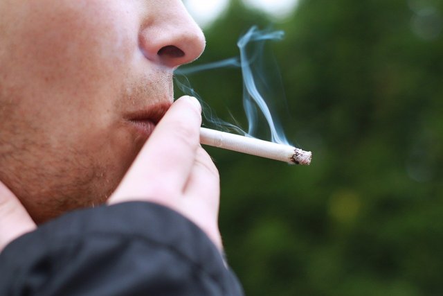 Врач рассказал, как курение влияет на здоровье ЖКТ
