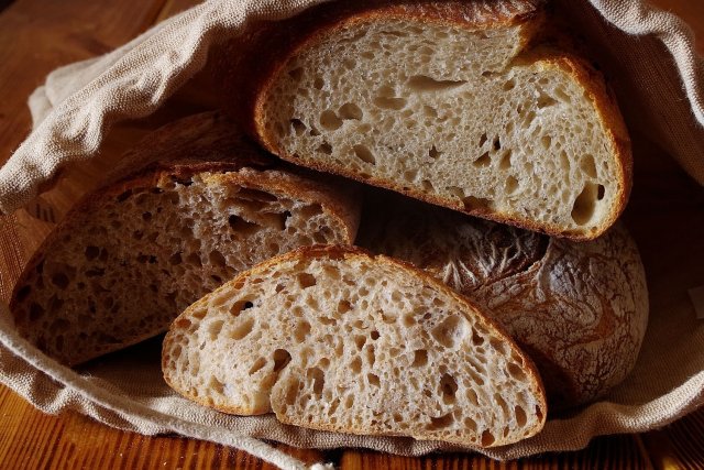 Диетолог рассказала о пользе и вреде отказа от хлеба