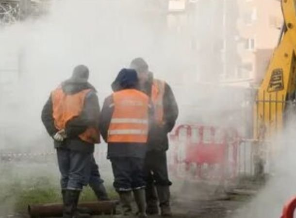 В Орске проводится ликвидация крупной коммунальной аварии