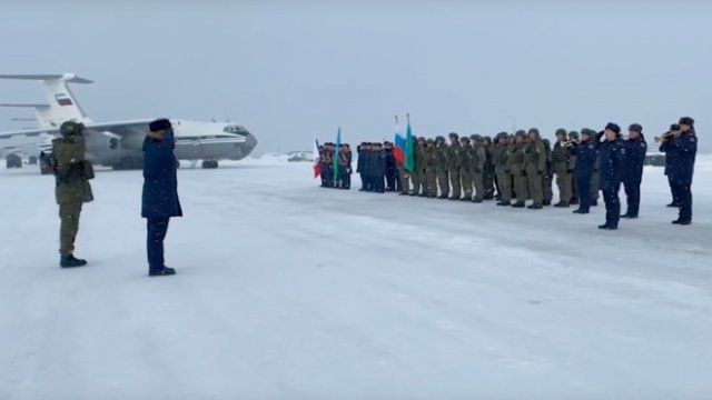 В Подмосковье прибыл самолёт с миротворцами РФ из Казахстана