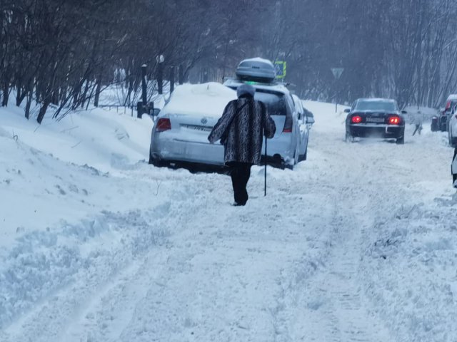 На фоне сильных снегопадов в Мурманской области введён режим повышенной готовности