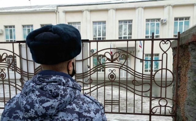 В Красноярске задержаны школьники, которые распространяли сообщения о минировании