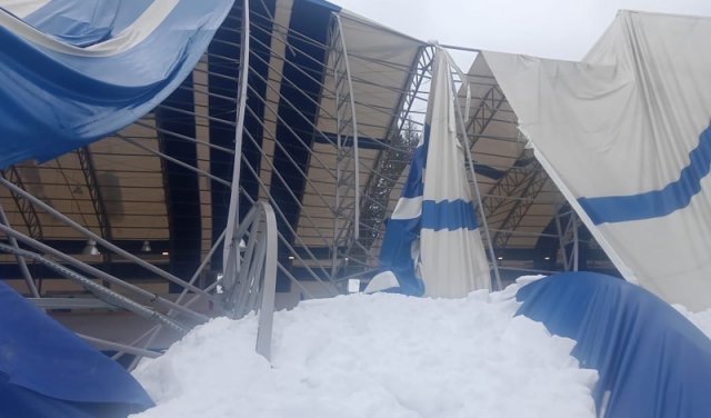 Обрушение крытого катка произошло в Удмуртии из-за снега