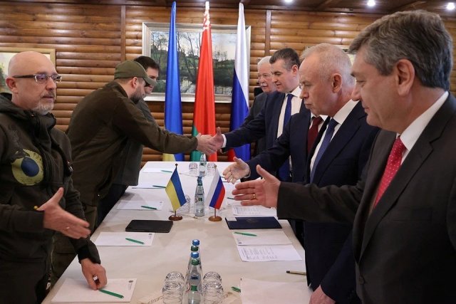 Российская делегация отправилась в Белоруссию для участия в третьем раунде переговоров с Киевом