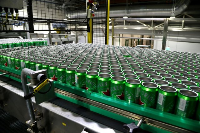 Производитель пива Heineken прекращает продажи в России