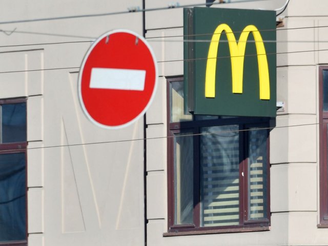 Предприимчивые россияне начали продавать в Сети еду из McDonald's