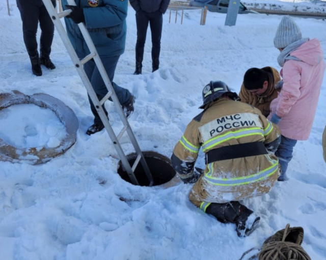 Несовершеннолетняя девочка в Оренбурге провалилась в канализационный люк