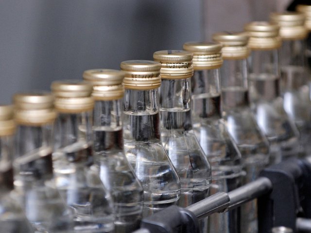 В Оренбургской области несколько человек отравились поддельным спиртным