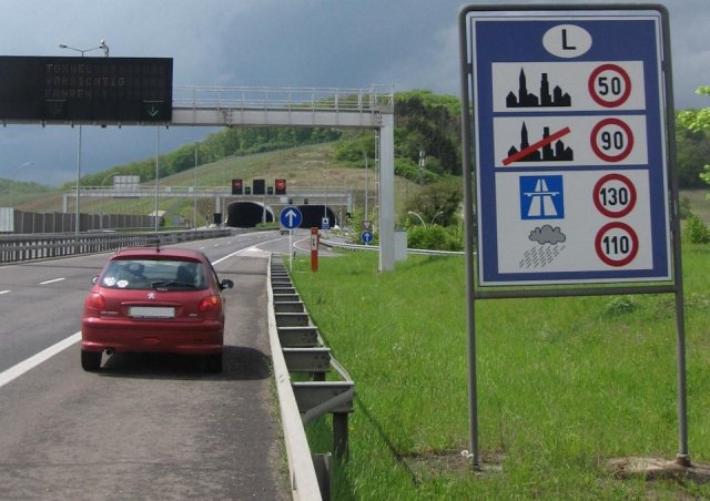 В Германии в целях экономии бензина предлагается снижать скорость на дорогах