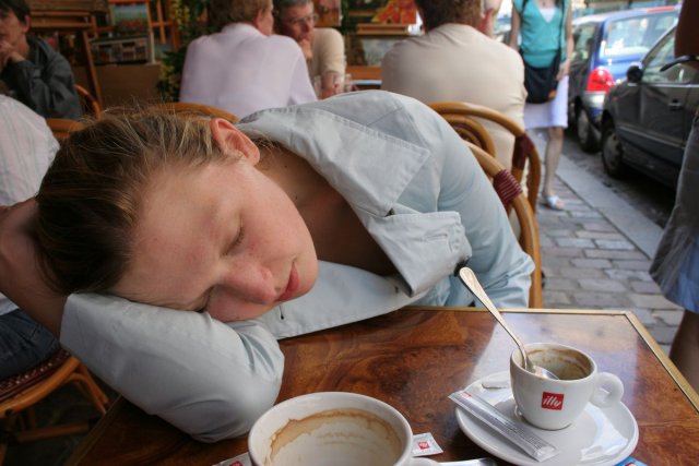 Врач рассказал, с чем связано ощущение сонливости после употребления кофе