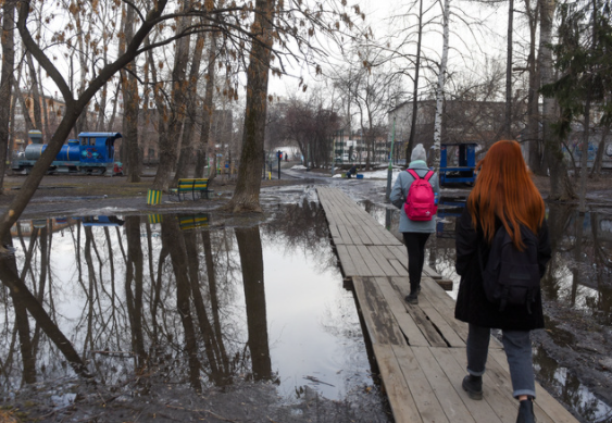 В Центре Екатеринбурга оказался затоплен парк