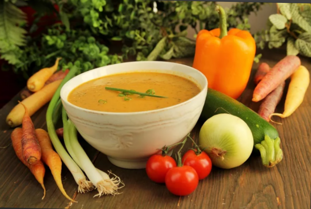 Диетолог объяснила, что нет необходимости употреблять в пищу суп ежедневно