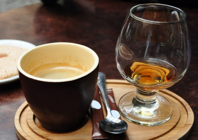 Нарколог рассказал о мифе отрезвляющего эффекта от кофе