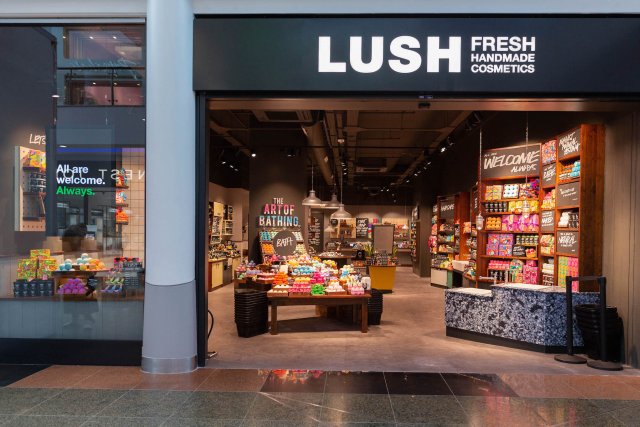 Треть магазинов сети Lush будут закрыты в России