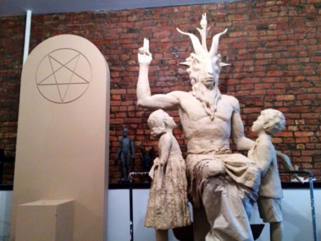 В США "Сатанисткий храм" выступил в поддержку Украины
