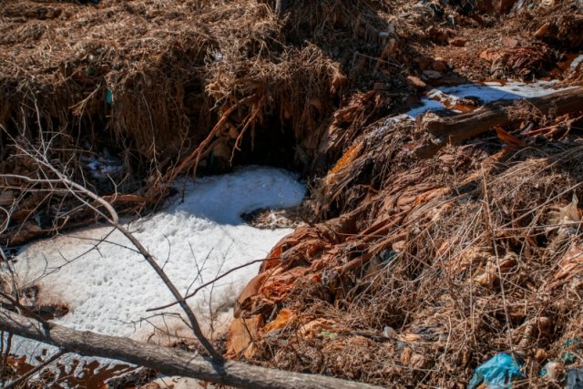 В Якутии обнаружено загрязнение ручья нефтепродуктами