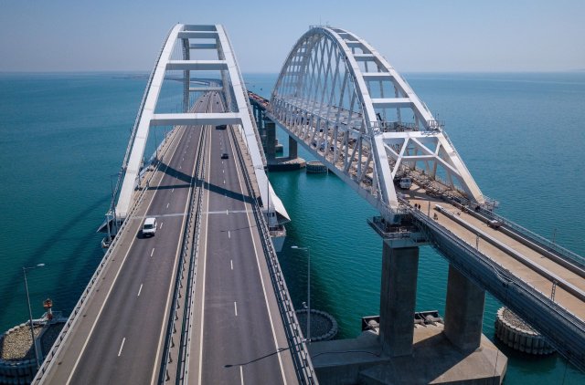 В Крыму прокомментировали новости об опасности движения по Крымскому мосту