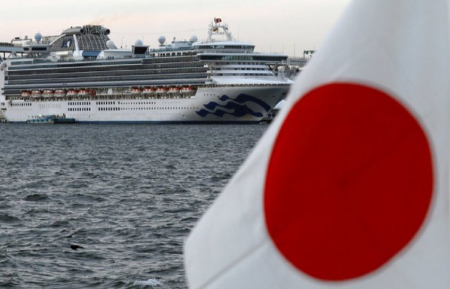 Спасатели в Японии разыскивают судно, подавшее сигнал о затоплении