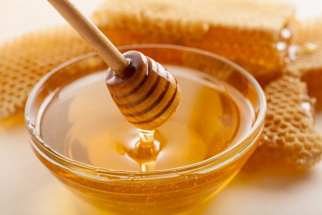 Врачи рассказали о том, в каких случаях мёд опасен для здоровья