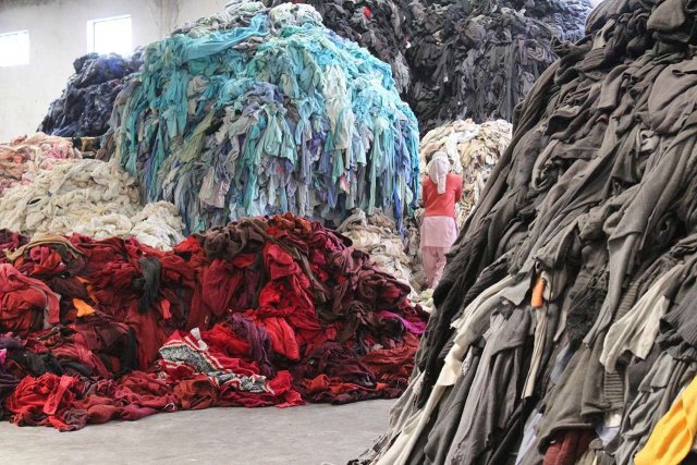 Объёмы переработки одежды будут увеличены в России