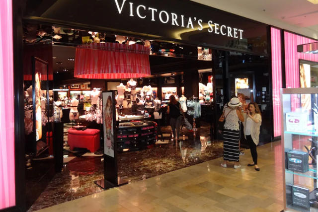 Сеть Victoria's Secret планирует прекратить аренду в торговых центах РФ