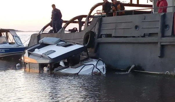 4 человека скончались в Чувашии при столкновении катера с теплоходом