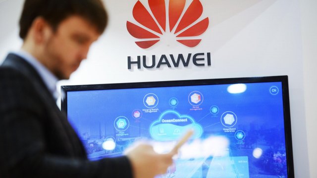 Huawei объявили о закрытии магазинов в России