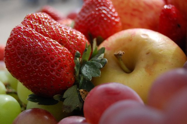 Названы наиболее опасные сезонные фрукты и овощи