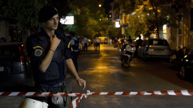 Сотрудники полиции в Афинах убили вооружённого грабителя