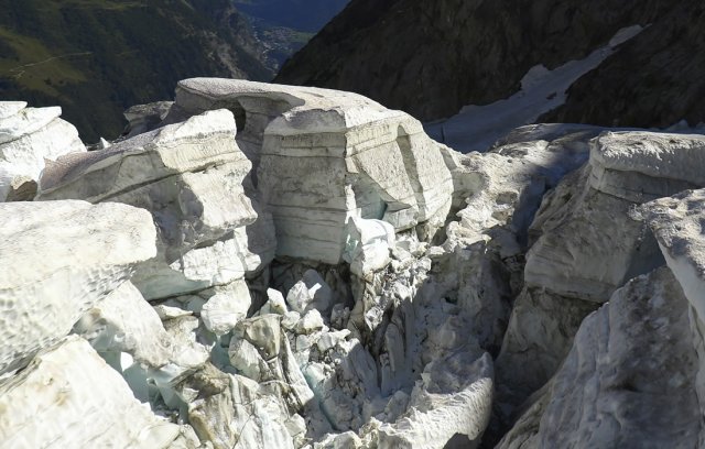 6 человек скончались в Италии из-за схода ледника Мармолада