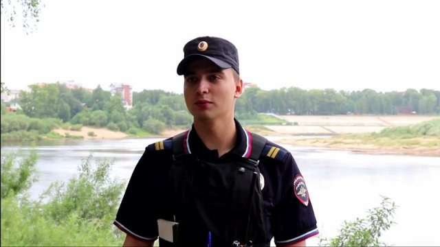 Сотрудники полиции помогли спастись мужчине, который тонул в Сыктывкаре в реке