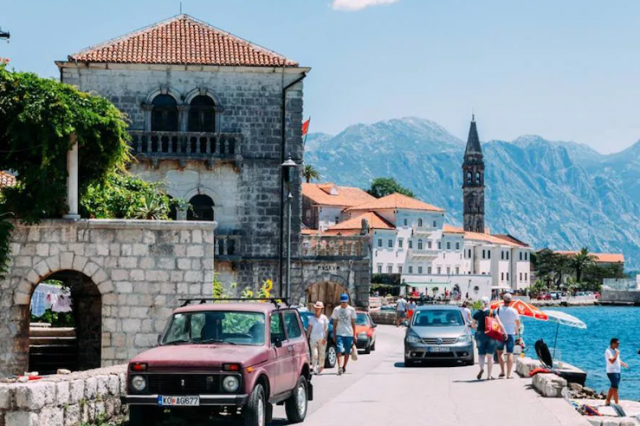 В Черногории туристическая сфера терпит убытки из-за отсутствия туристов из РФ