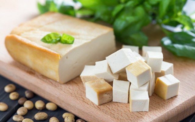 Диетолог рассказал о пользе тофу для здоровья