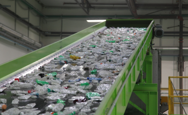 Российские учёные предложили новый способ переработки пластиковых бутылок