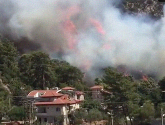 Пожар произошёл на турецком курорте Мармарис