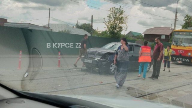 В Барнауле таксист сбил двух пешеходов
