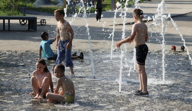 Штормовое предупреждение на фоне сильной жары объявлено в Сочи