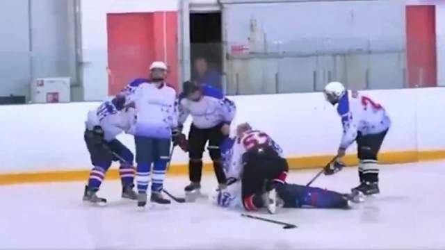 В Нижнем Новгороде во время матча скончался хоккеист