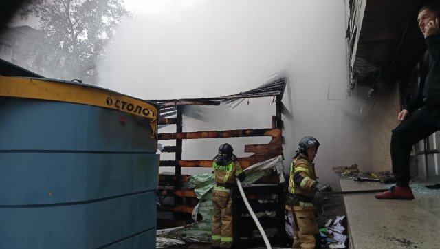 Пожар в хозпостройке произошёл в Астраханской области