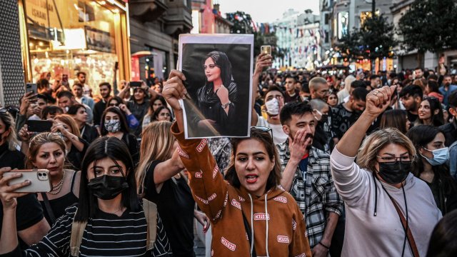 Полиция нравов в Иране прокомментировала протесты, связанные со смертью женщины