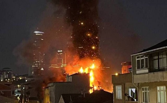 Взрыв с пожаром произошёл в турецком Стамбуле