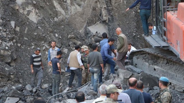 Около 50 рабочих оказались пол завалами на шахте в Турции
