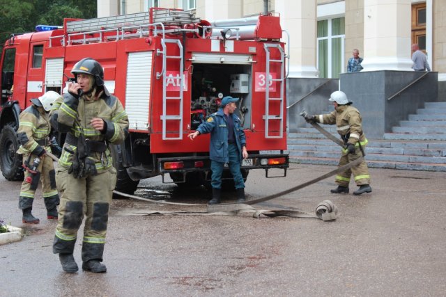 Двое несовершеннолетних скончались во время пожара в Красноярском крае