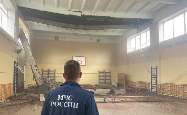 Крыша обвалилась в спортзале одной из школ на Кубани