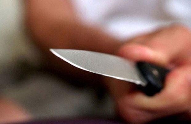 Школьник в Красноярском крае напал с ножом на отчима